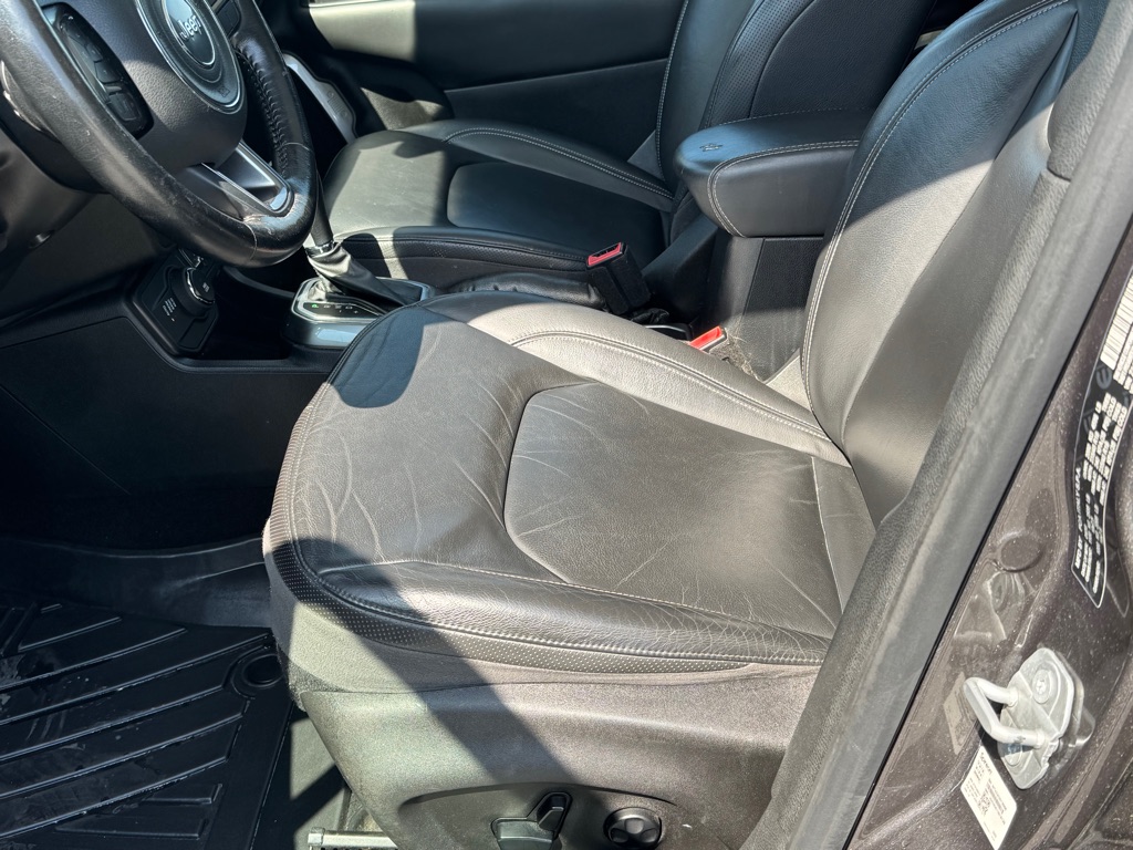 Photo 12 of this JEEP RENEGADE