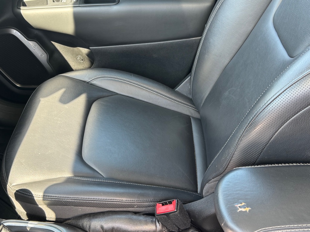 Photo 13 of this JEEP RENEGADE