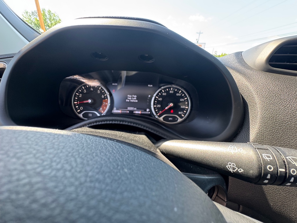 Photo 20 of this JEEP RENEGADE
