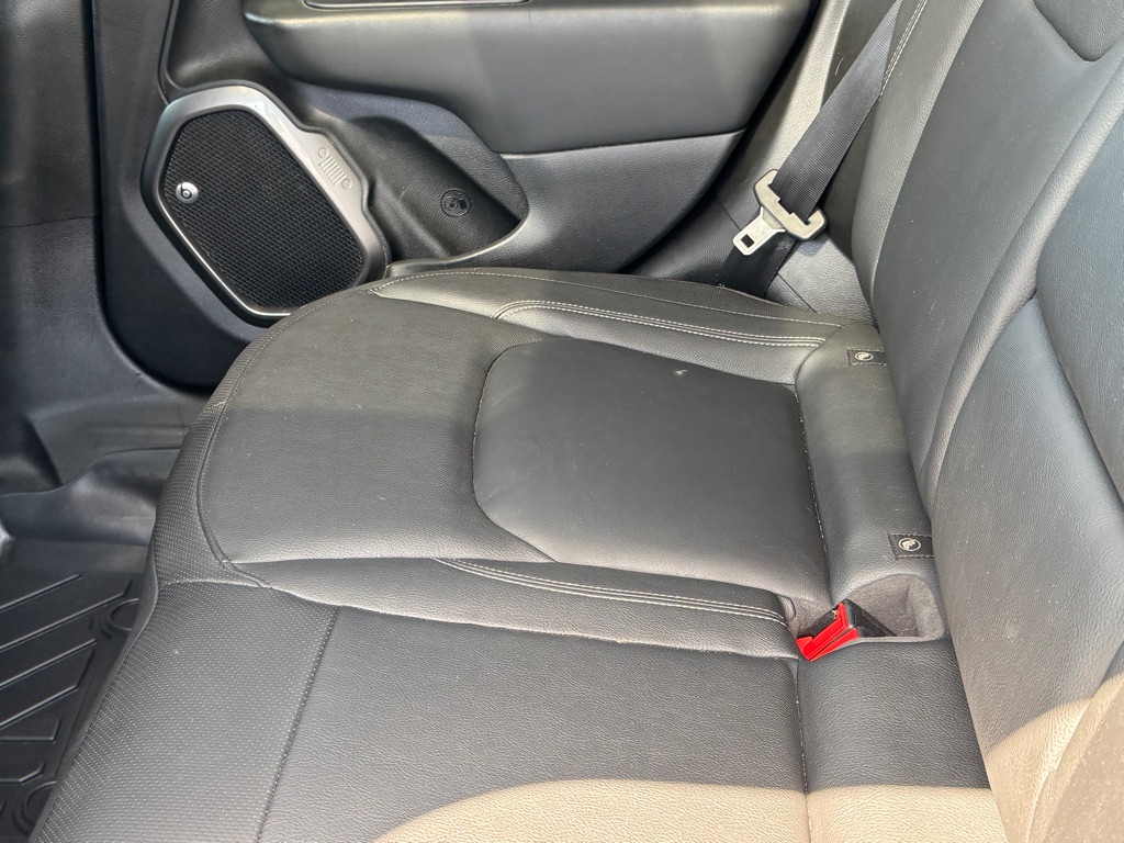 Photo 22 of this JEEP RENEGADE