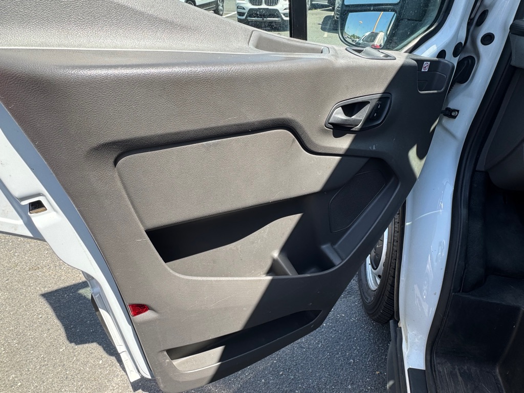Photo 8 of this FORD TRANSIT
