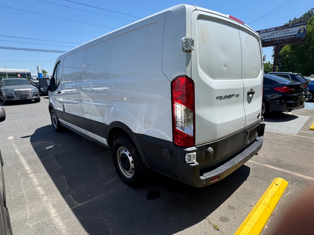 Photo 7 of this FORD TRANSIT