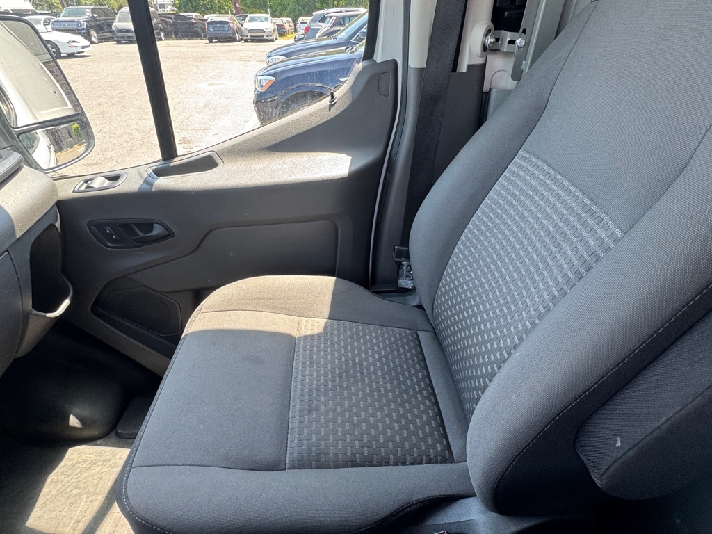 Photo 10 of this FORD TRANSIT
