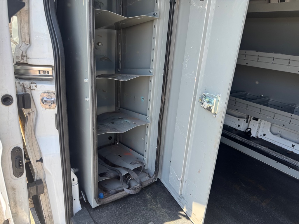Photo 27 of this FORD TRANSIT