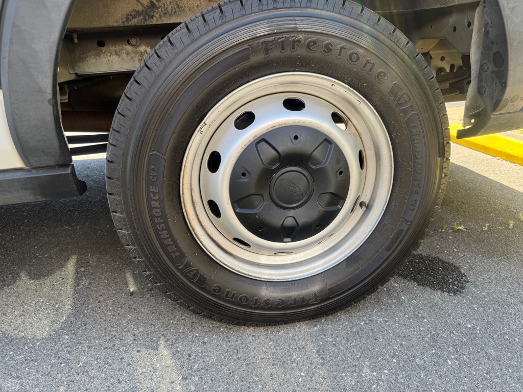 Photo 22 of this FORD TRANSIT