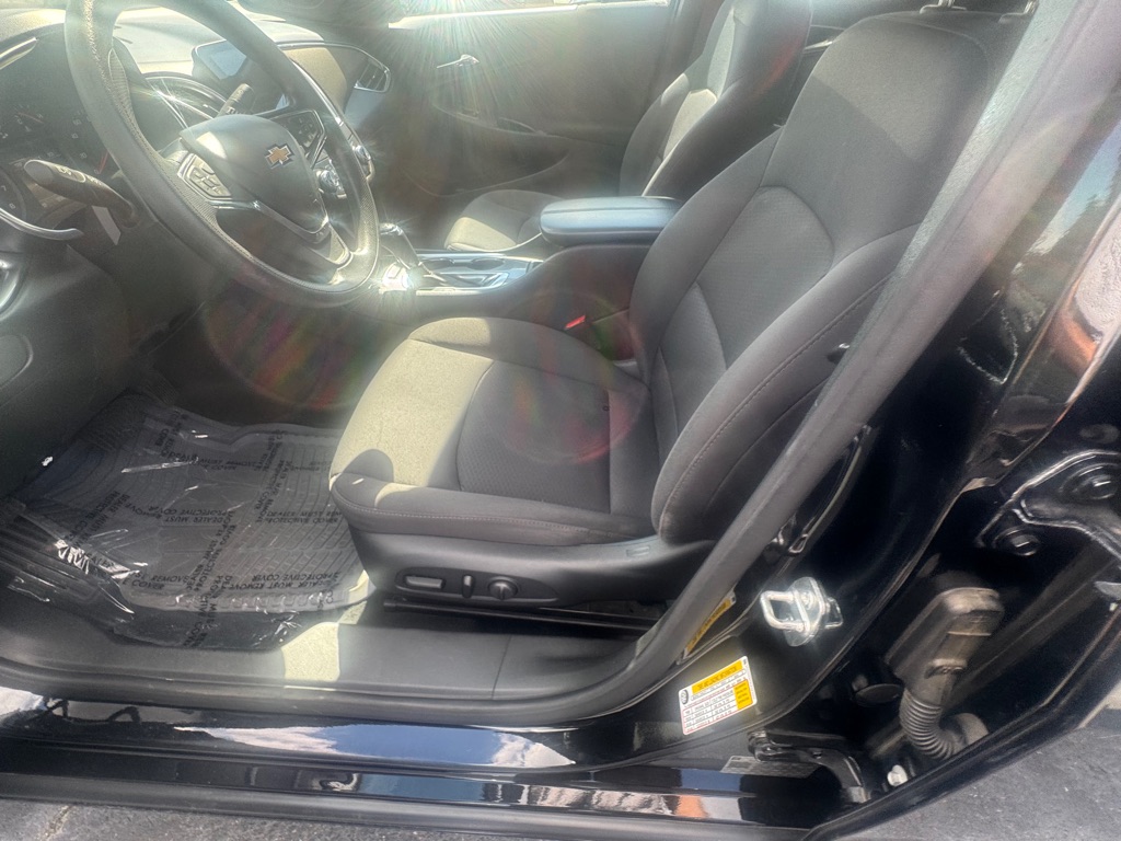 Photo 11 of this CHEVROLET MALIBU