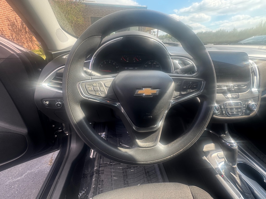 Photo 13 of this CHEVROLET MALIBU