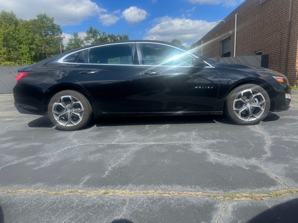 Photo 5 of this CHEVROLET MALIBU