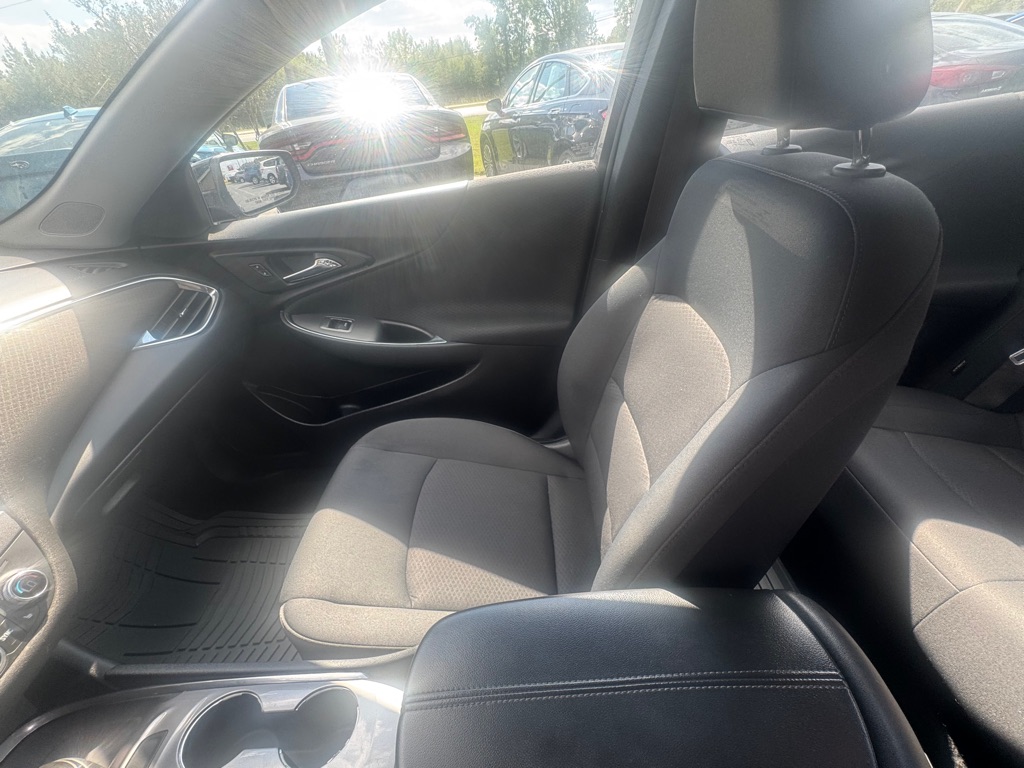 Photo 12 of this CHEVROLET MALIBU