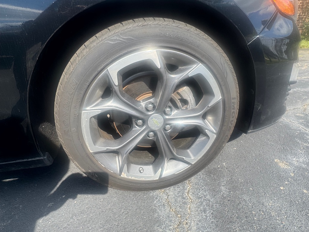 Photo 23 of this CHEVROLET MALIBU