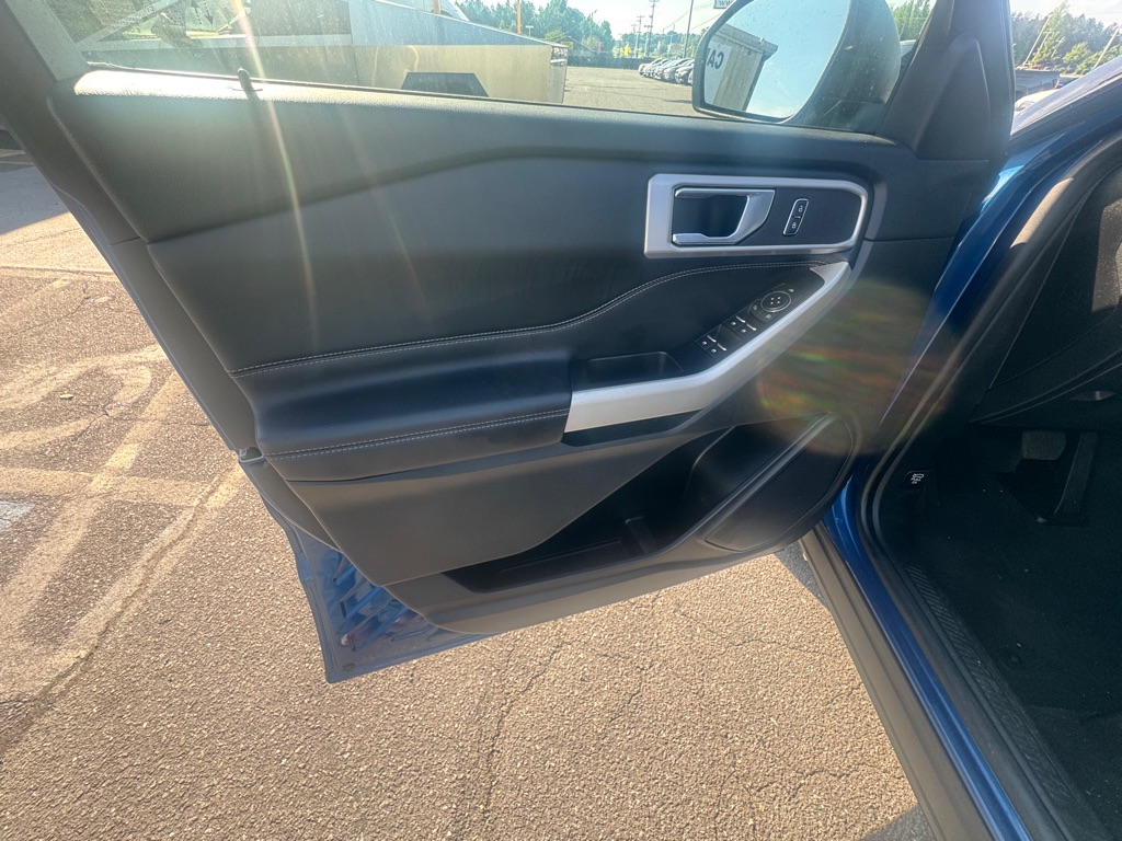 Photo 6 of this FORD EXPLORER
