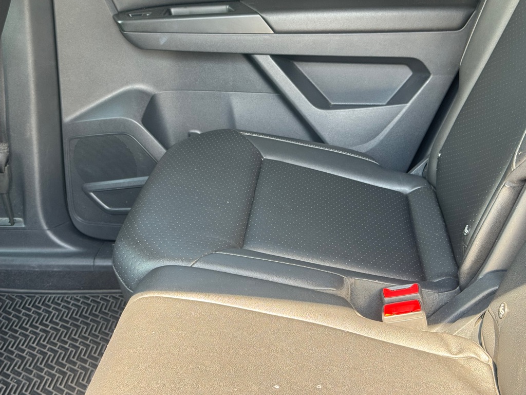 Photo 24 of this VOLKSWAGEN ATLAS