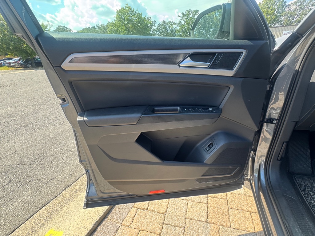 Photo 12 of this VOLKSWAGEN ATLAS