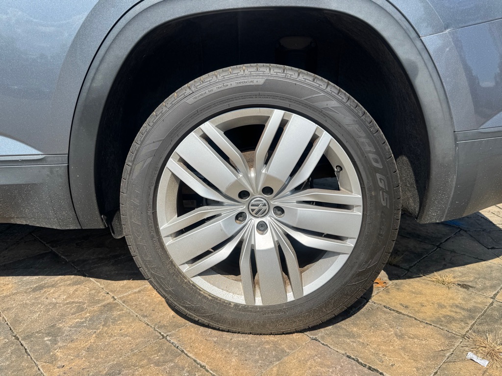 Photo 27 of this VOLKSWAGEN ATLAS