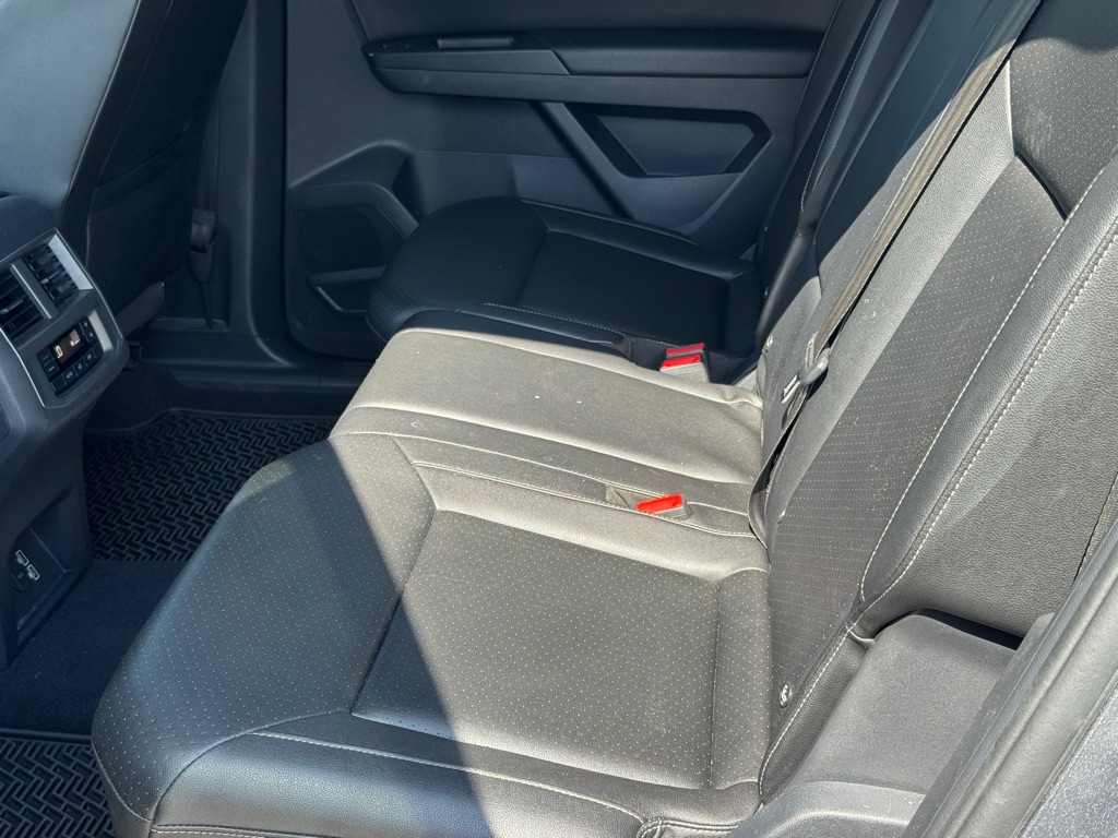 Photo 22 of this VOLKSWAGEN ATLAS