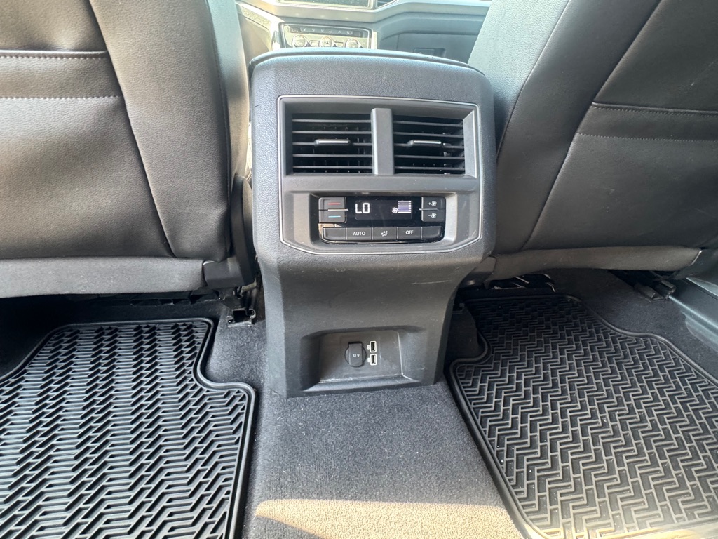 Photo 23 of this VOLKSWAGEN ATLAS