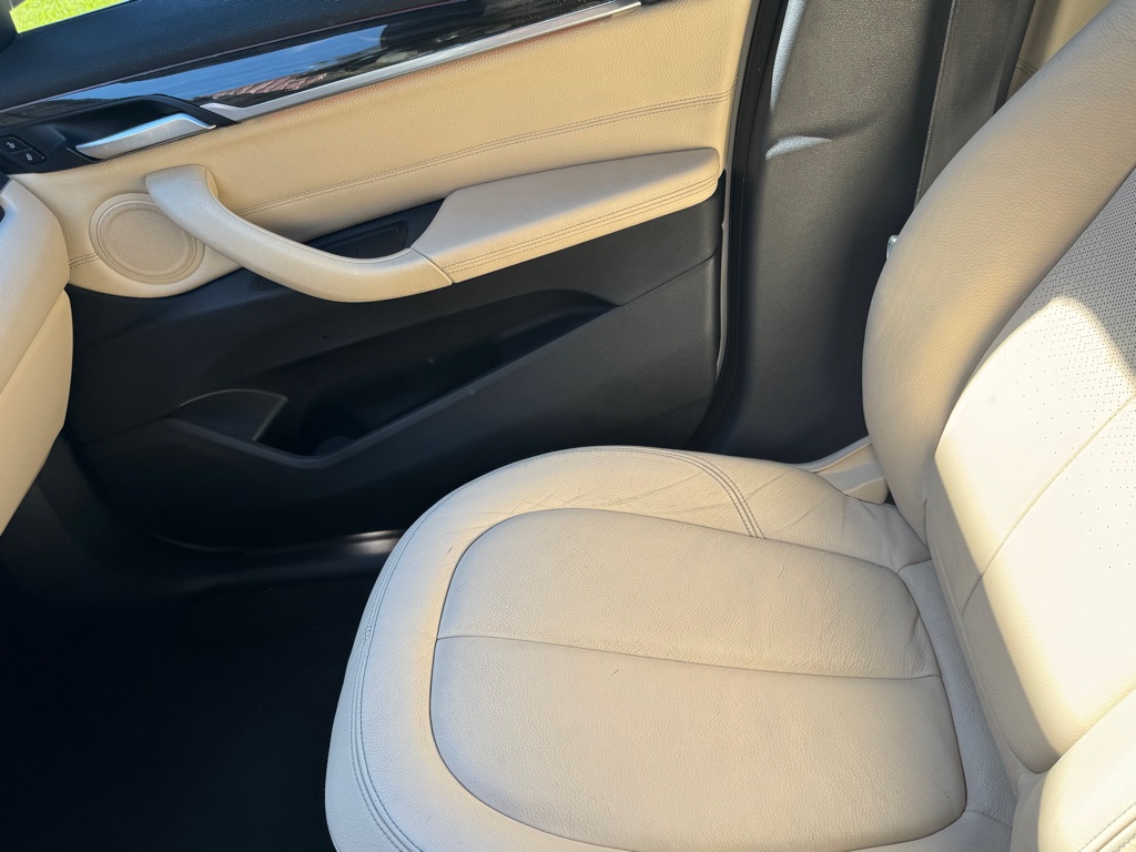 Photo 13 of this BMW X1