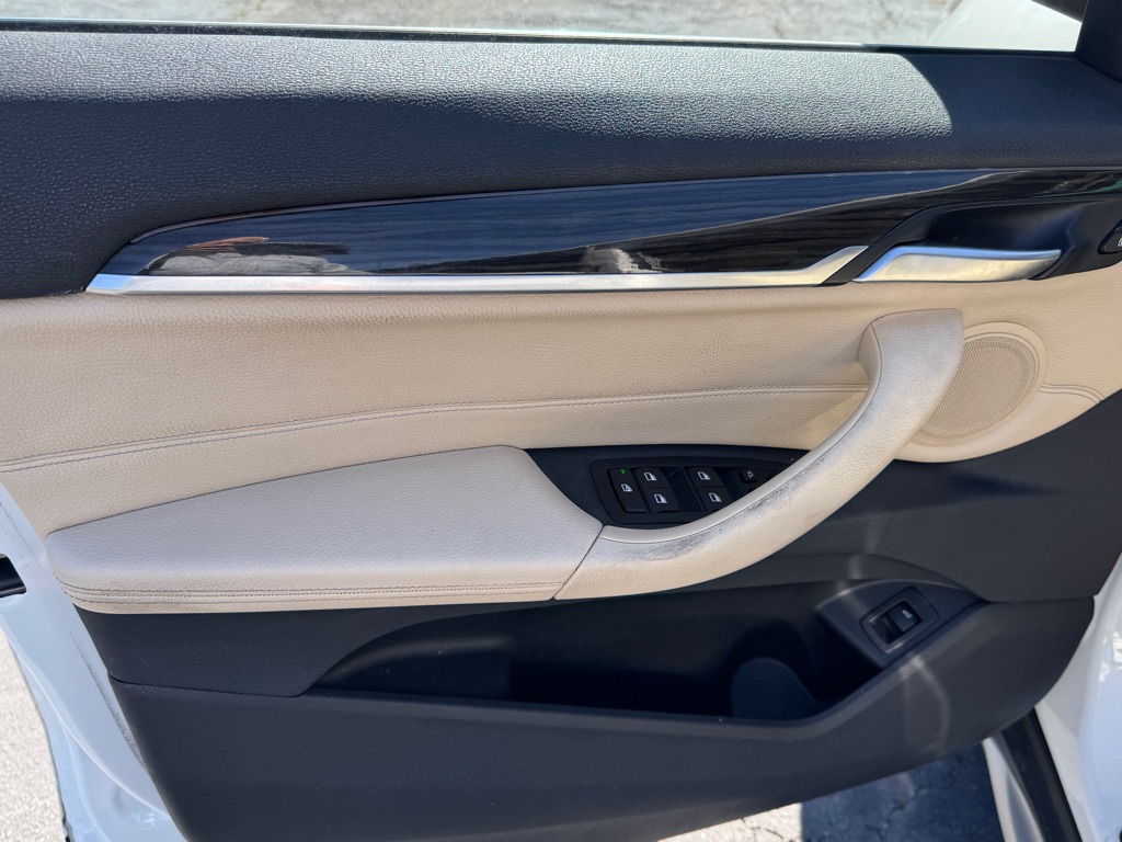 Photo 10 of this BMW X1
