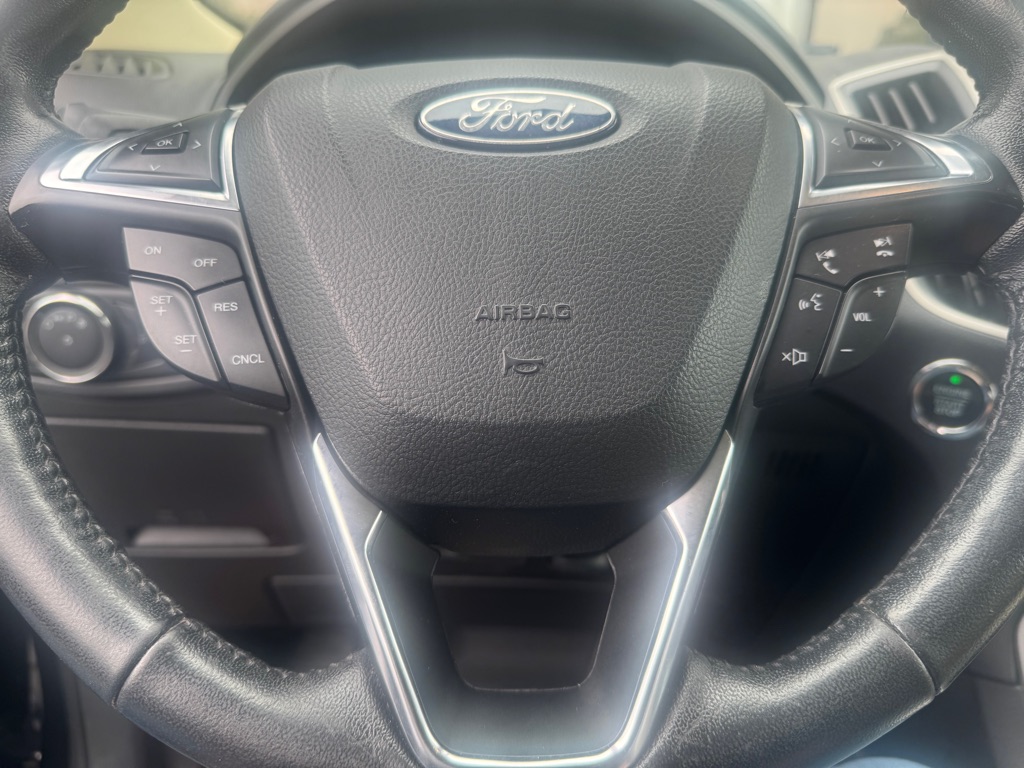 Photo 14 of this FORD EDGE