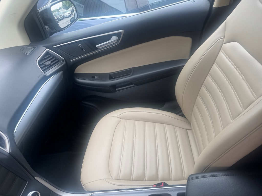 Photo 13 of this FORD EDGE