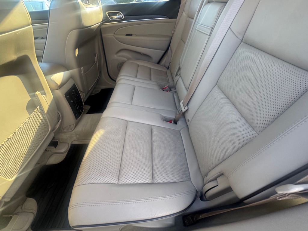 Photo 21 of this JEEP GRAND CHEROKEE