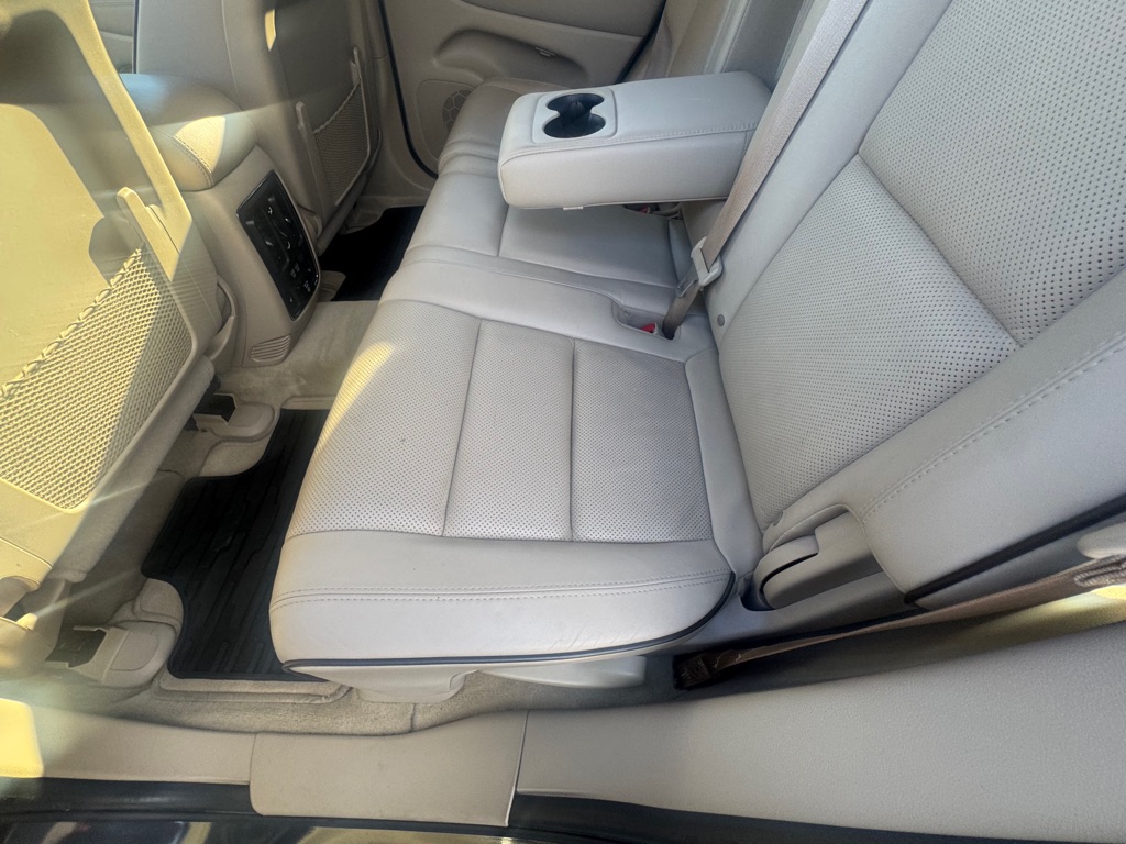 Photo 19 of this JEEP GRAND CHEROKEE