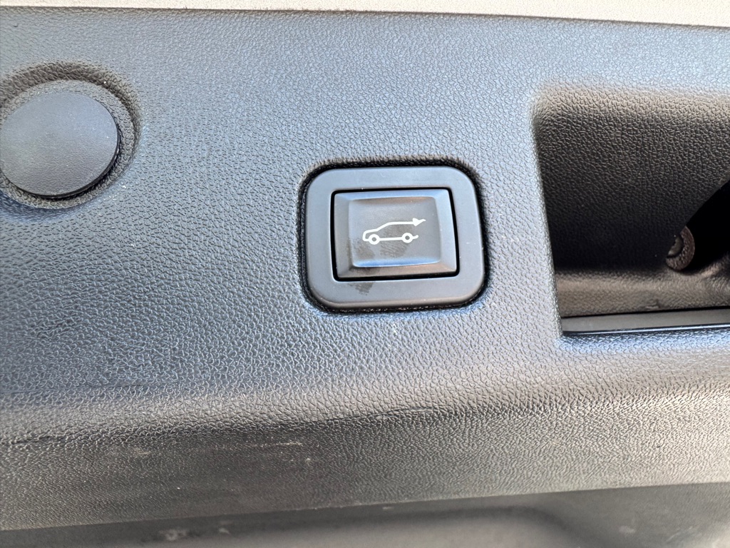 Photo 23 of this CHEVROLET EQUINOX