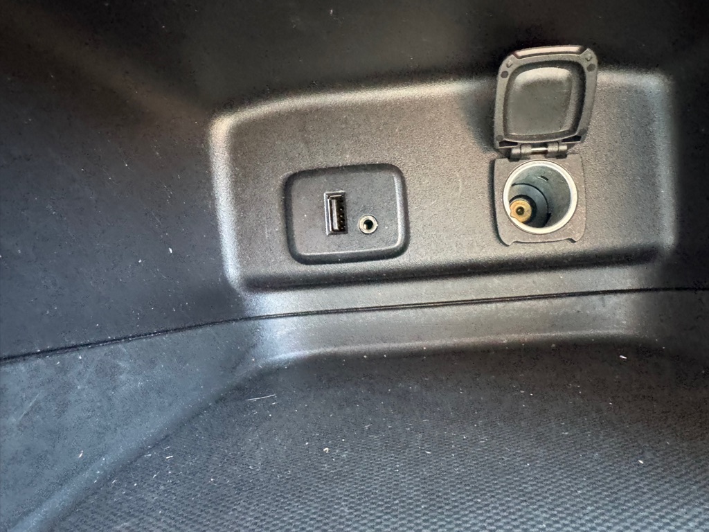 Photo 19 of this CHEVROLET EQUINOX