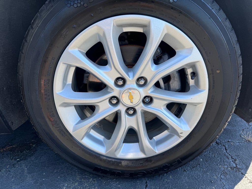Photo 30 of this CHEVROLET EQUINOX
