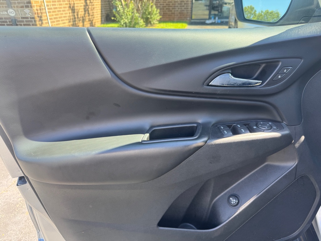 Photo 12 of this CHEVROLET EQUINOX