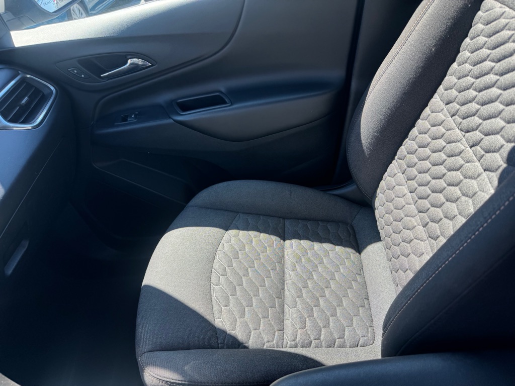 Photo 15 of this CHEVROLET EQUINOX
