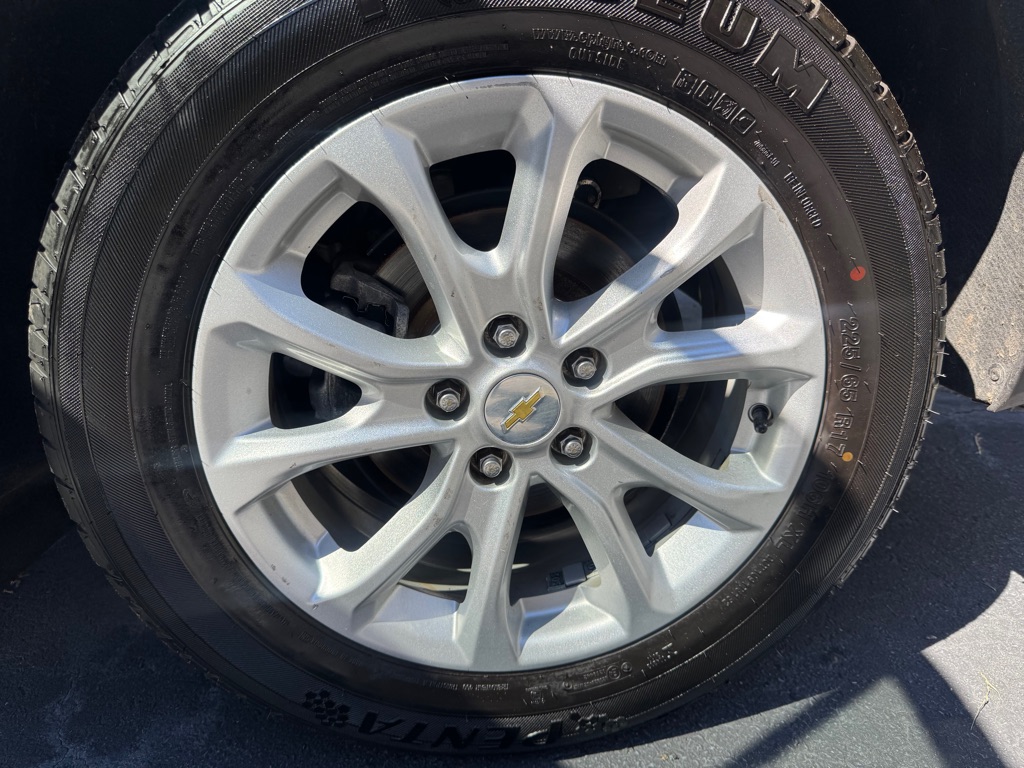 Photo 28 of this CHEVROLET EQUINOX