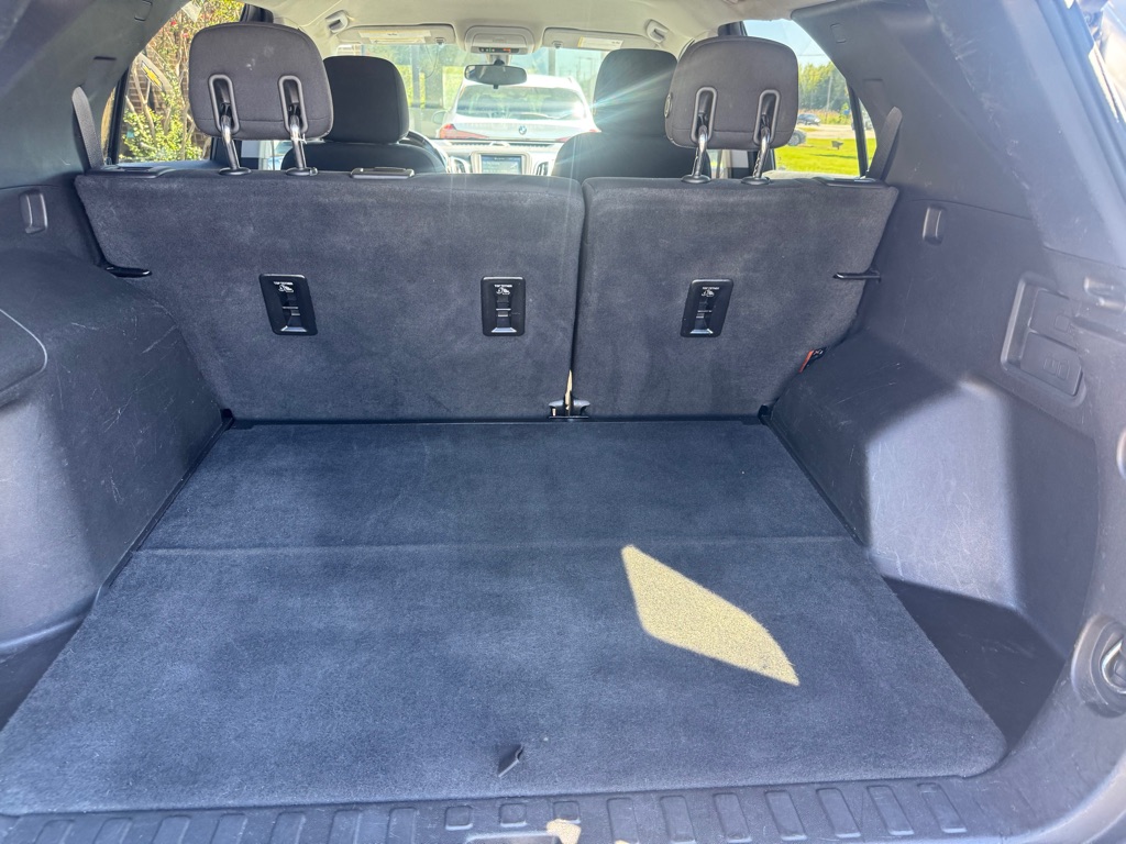 Photo 24 of this CHEVROLET EQUINOX