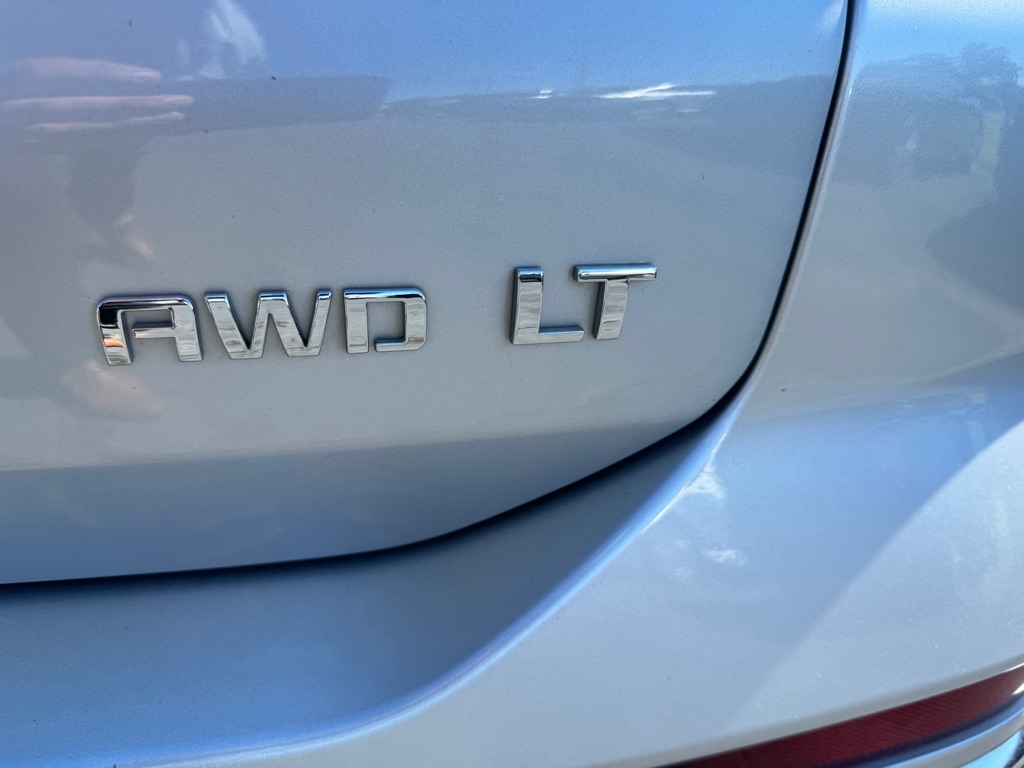 Photo 8 of this CHEVROLET EQUINOX