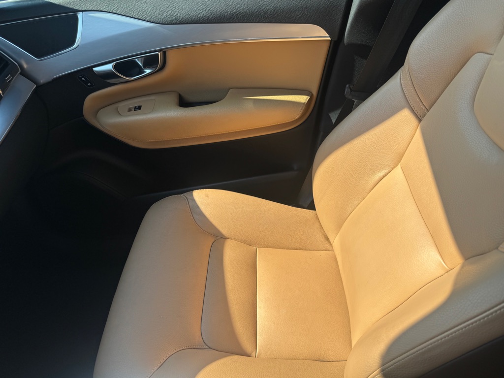 Photo 12 of this VOLVO XC90