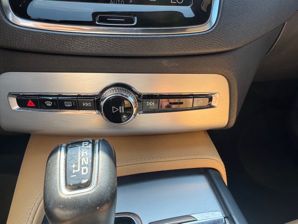 Photo 21 of this VOLVO XC90
