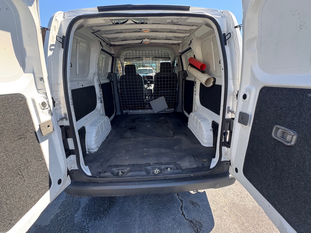Photo 18 of this NISSAN NV200