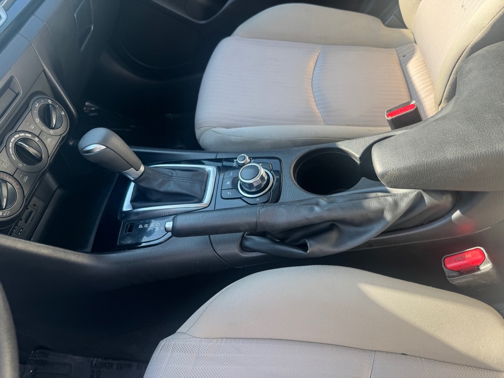 Photo 13 of this MAZDA 3