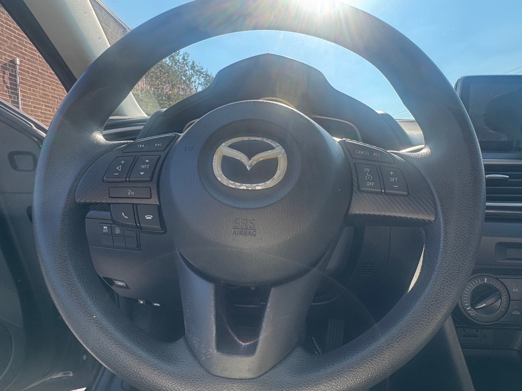 Photo 14 of this MAZDA 3