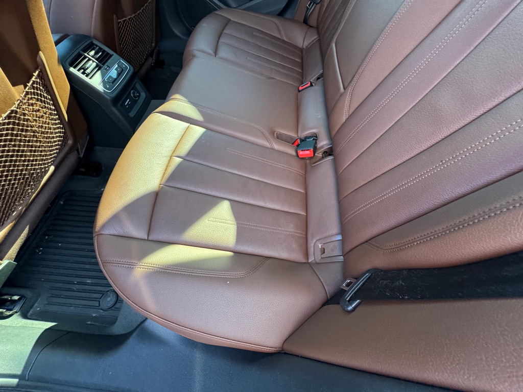 Photo 19 of this AUDI A4