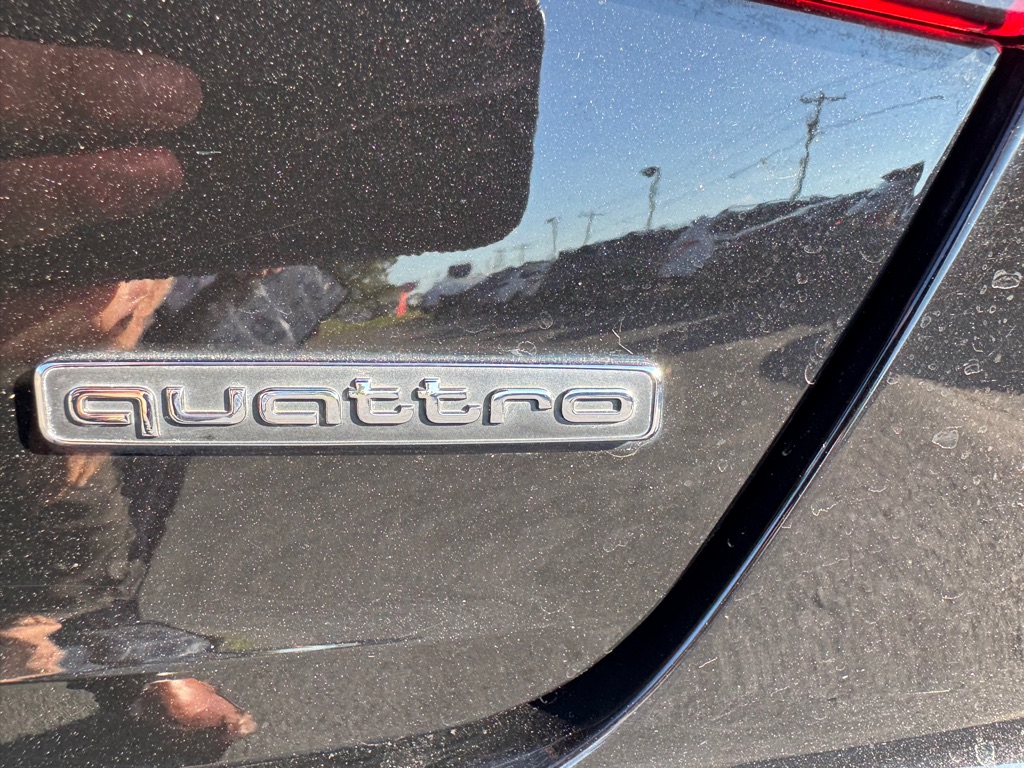 Photo 10 of this AUDI A4