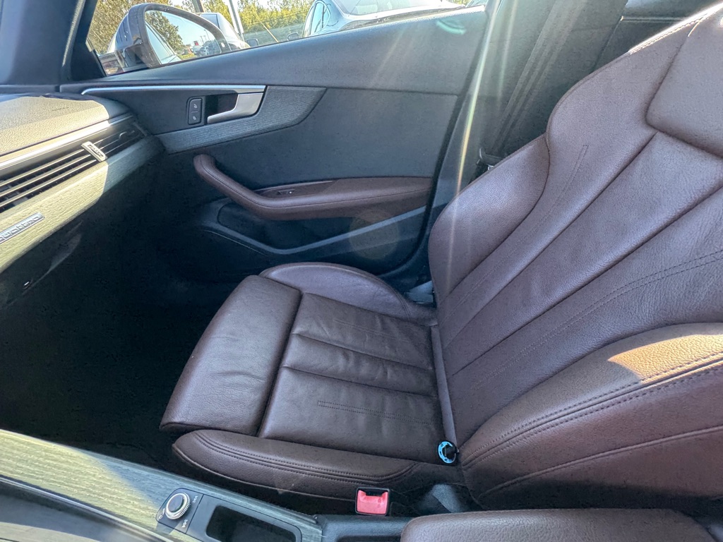 Photo 14 of this AUDI A4