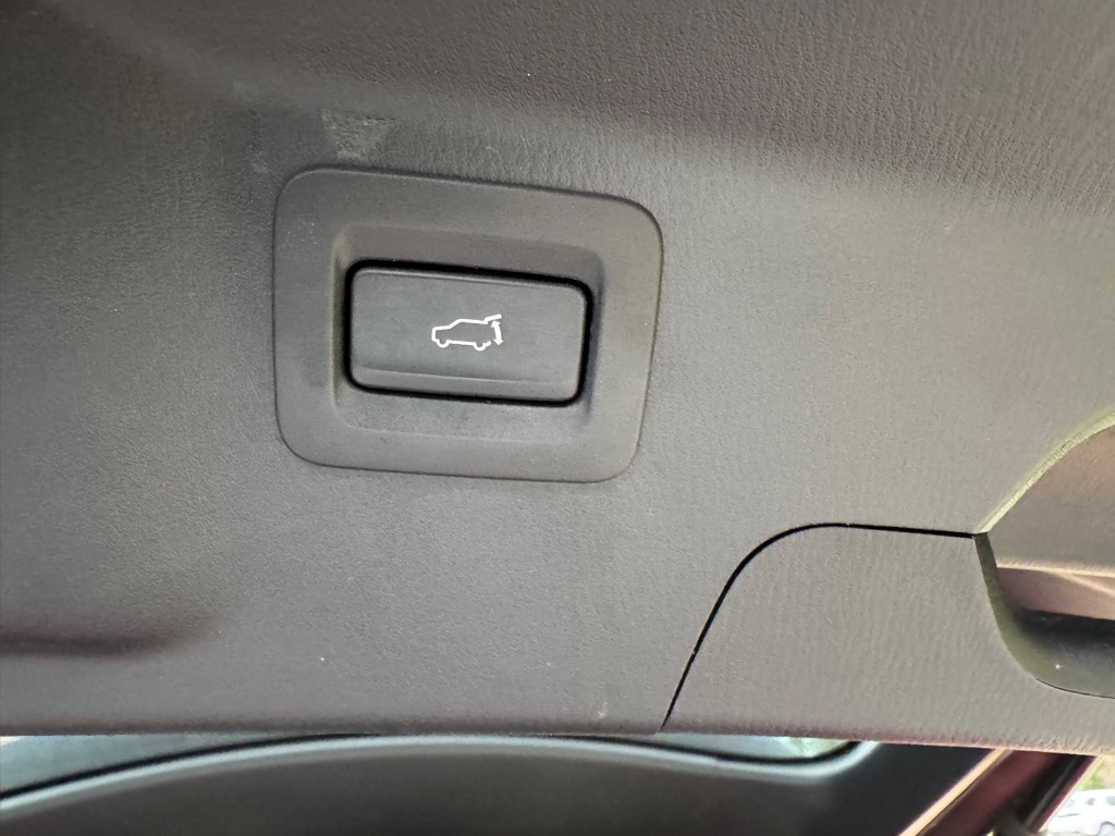 Photo 23 of this MAZDA CX-9