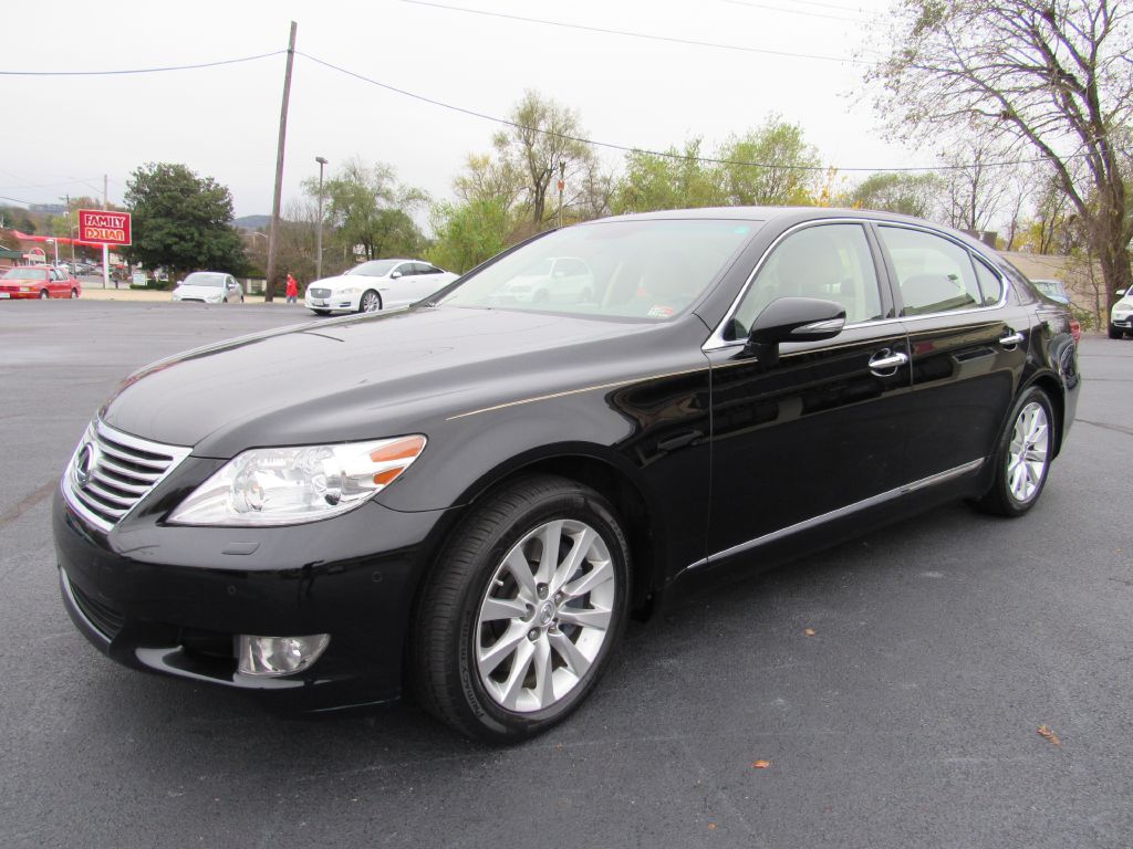 2010 Lexus LS 460L AWD Full Options - Dealer Serviced