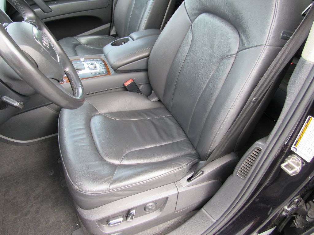 Image for 2011 Audi Q7 PREMIUM AWD 3rd Row-NAV-4 NEW Tires!