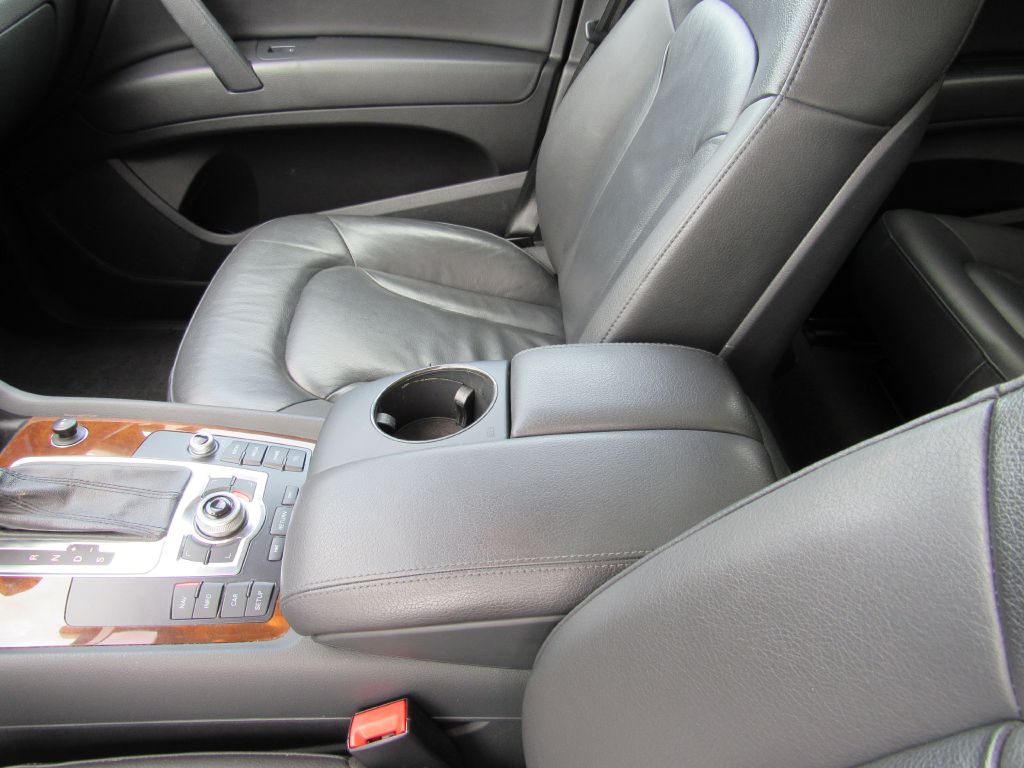 Image for 2011 Audi Q7 PREMIUM AWD 3rd Row-NAV-4 NEW Tires!