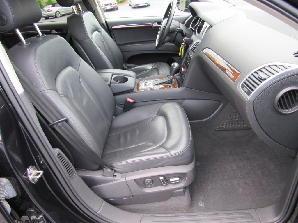 Image for 2011 Audi Q7 PREMIUM AWD 3rd Row-NAV-4 NEW Tires!