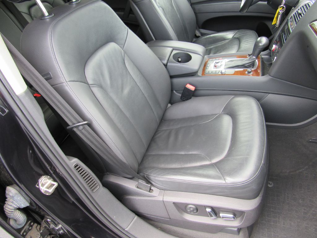 Image for 2011 Audi Q7 PREMIUM AWD 3rd Row-NAV-4 NEW Tires!