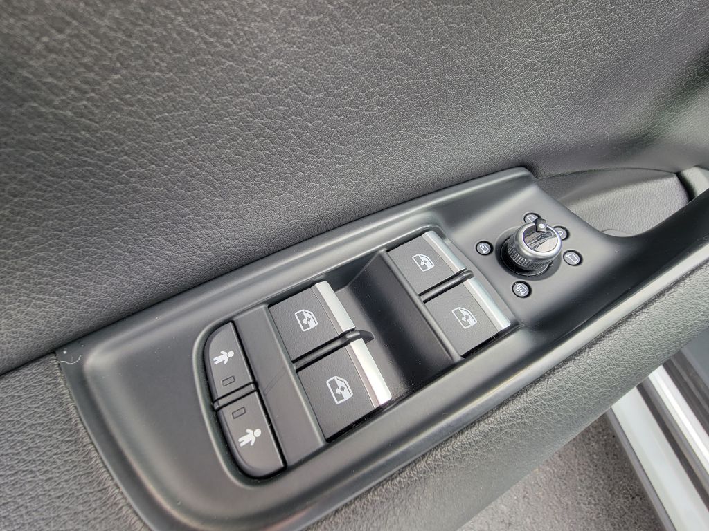 Image for 2017 Audi Q7 V6 PRESTIGE New Tires-Loaded Up-3rd Row