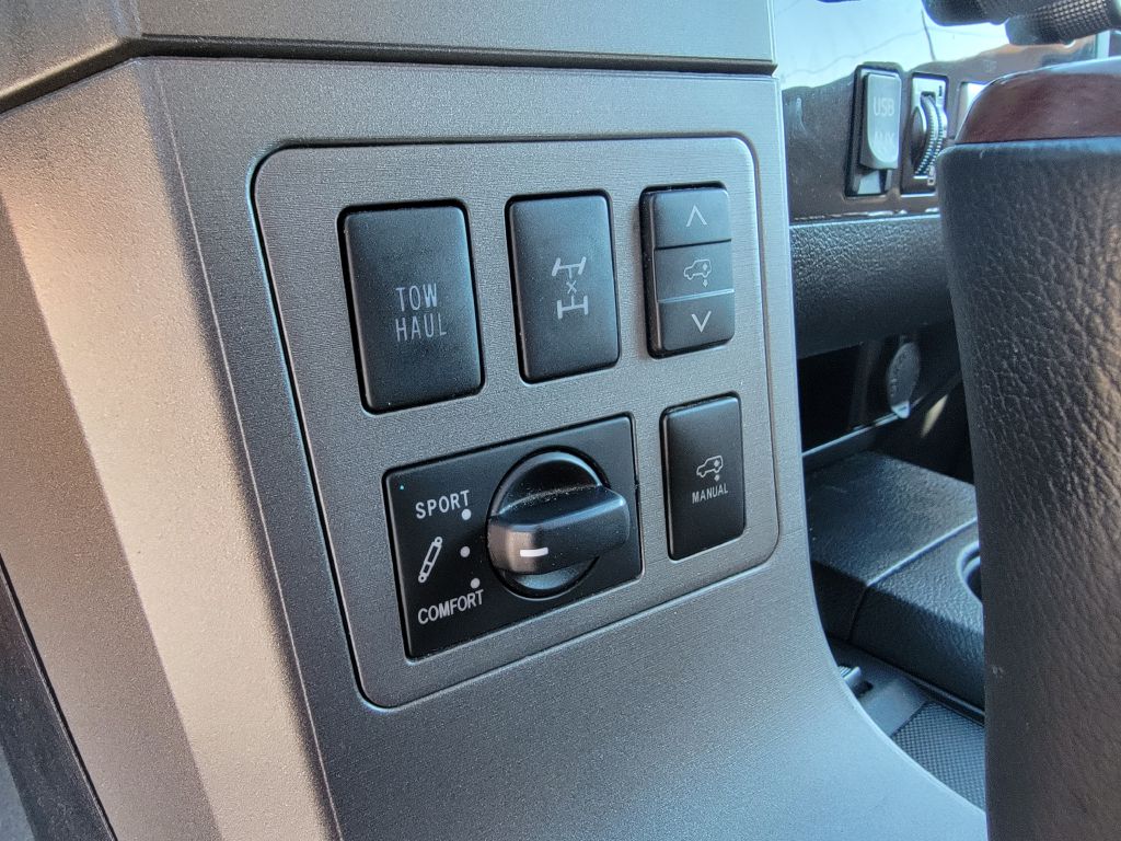 Image for 2013 Toyota SEQUOIA PLATINUM 4X4-DVD-Records!